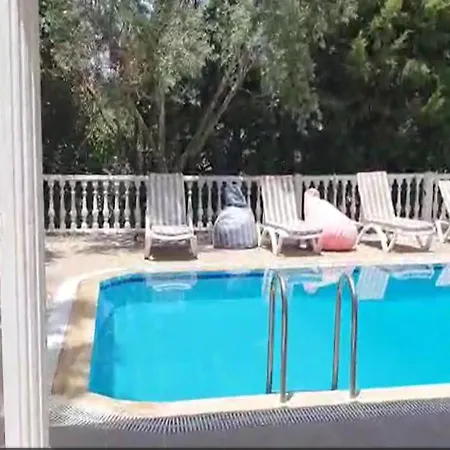 Christing-cozy Private With Pool In Location