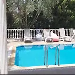 Christing-cozy Private With Pool In Location