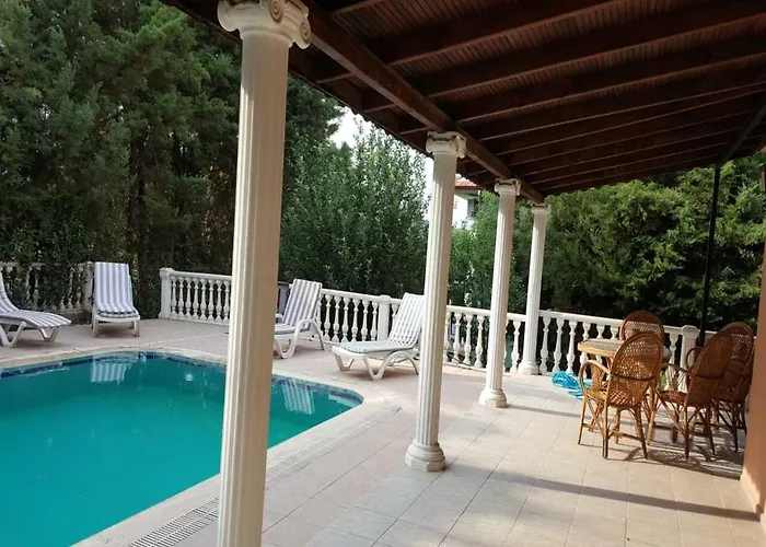 Christing-cozy Private With Pool In Location Villa