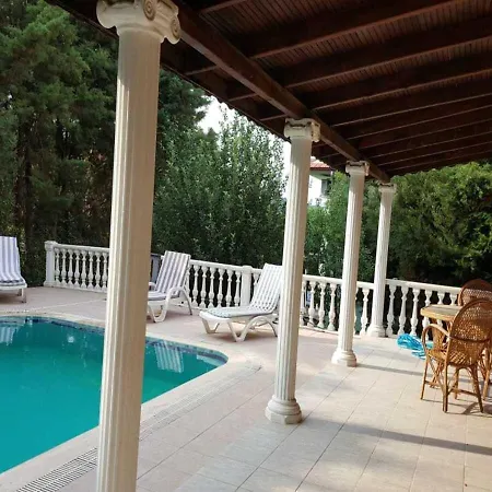 Christing-cozy Private With Pool In Location Villa