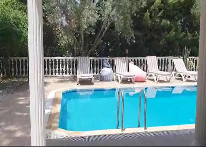 Christing-cozy Private With Pool In Location