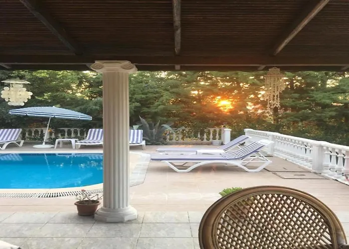 Christing-cozy Private With Pool In Location