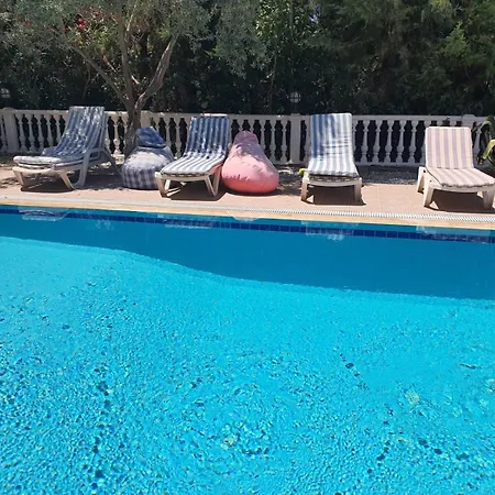 Christing-cozy Private With Pool In Location * Φετιγιέ