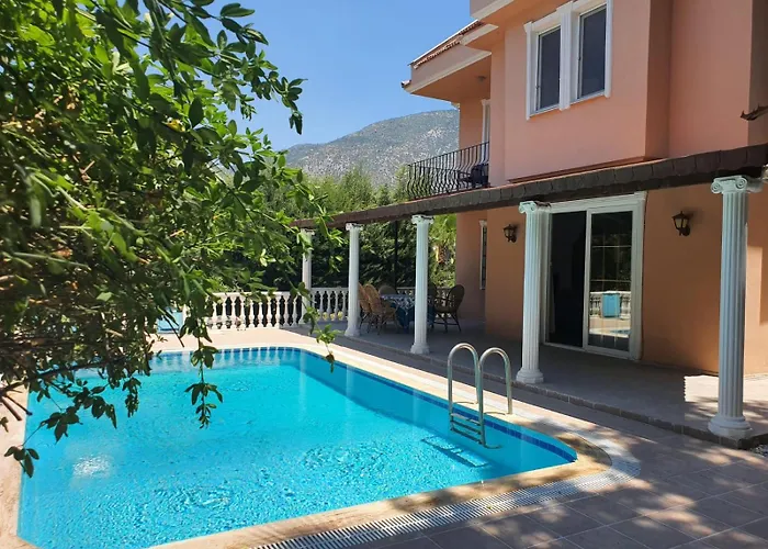 Christing-cozy Private With Pool In Location Βίλα